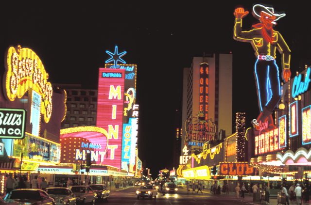 Geert_Kuipers_1980_Downtown_Las_Vegas