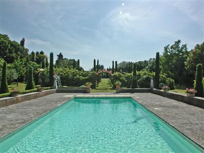 uzes splendid property