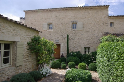 the luberon 810,000