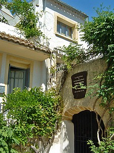 village house uzes