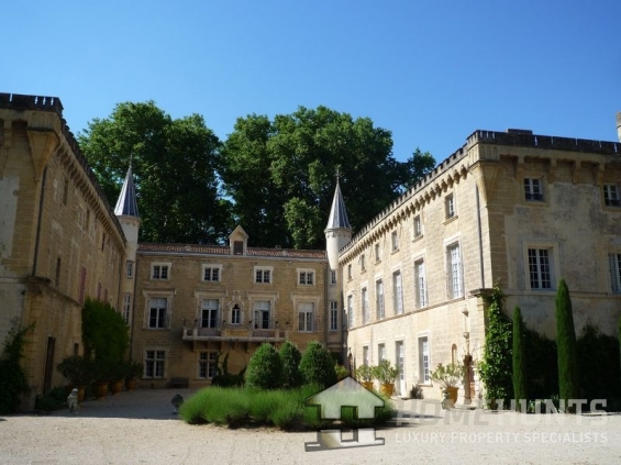 CHATEAU/HOTEL FEATURE