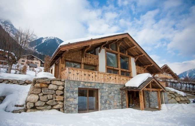 This New Chalet in the French Alps Features a Seven-Ton Granite Hearth at  Its Center