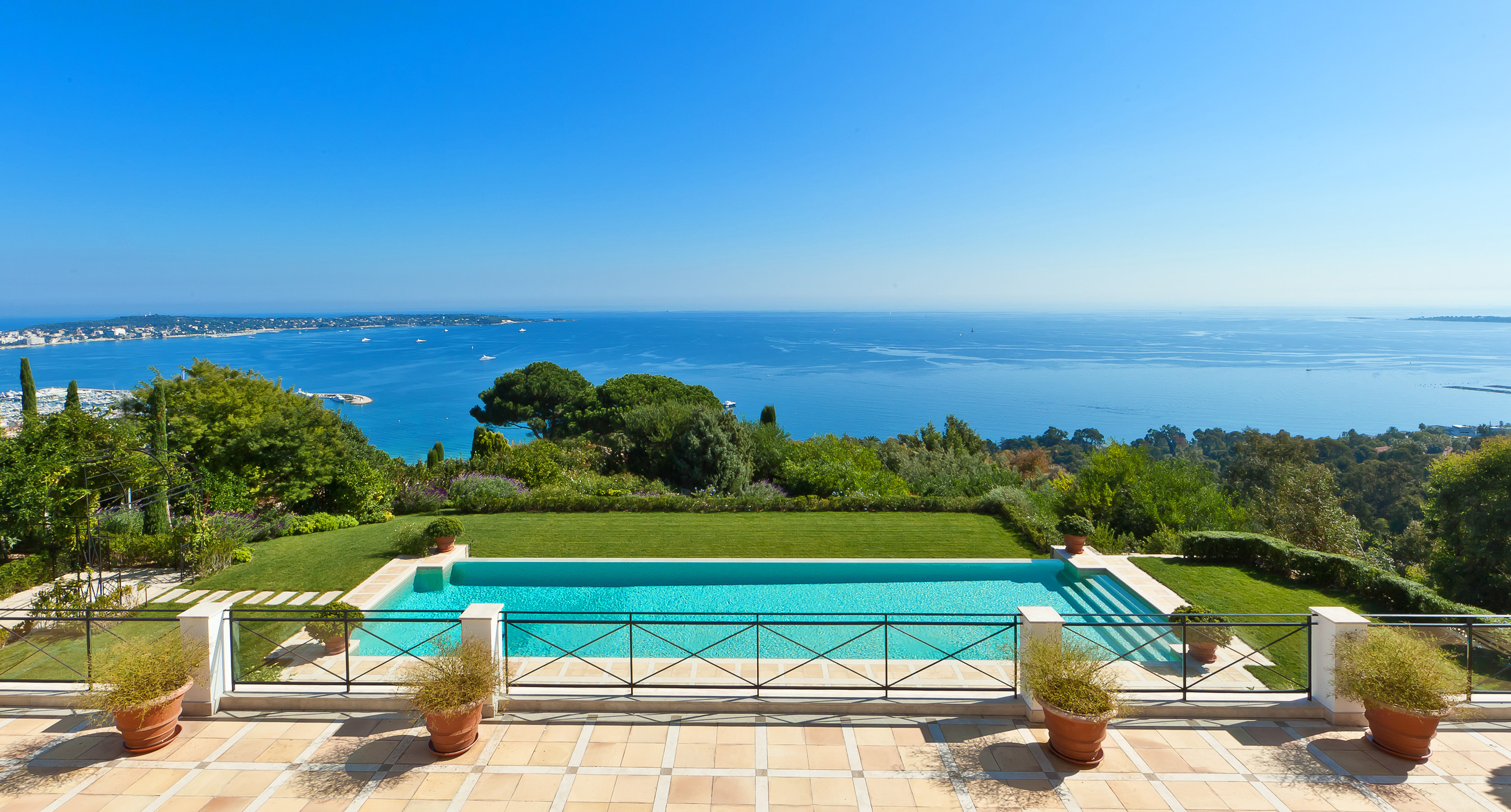 Five spectacular Riviera swimming pools worth splashing out on