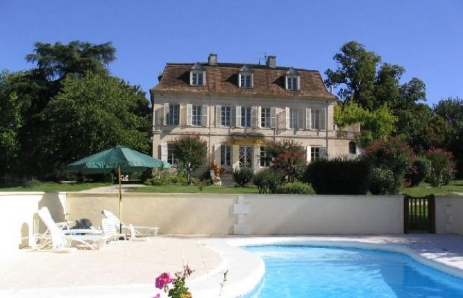 Buyers urged to snap up bargains in France before property prices rise in 2016