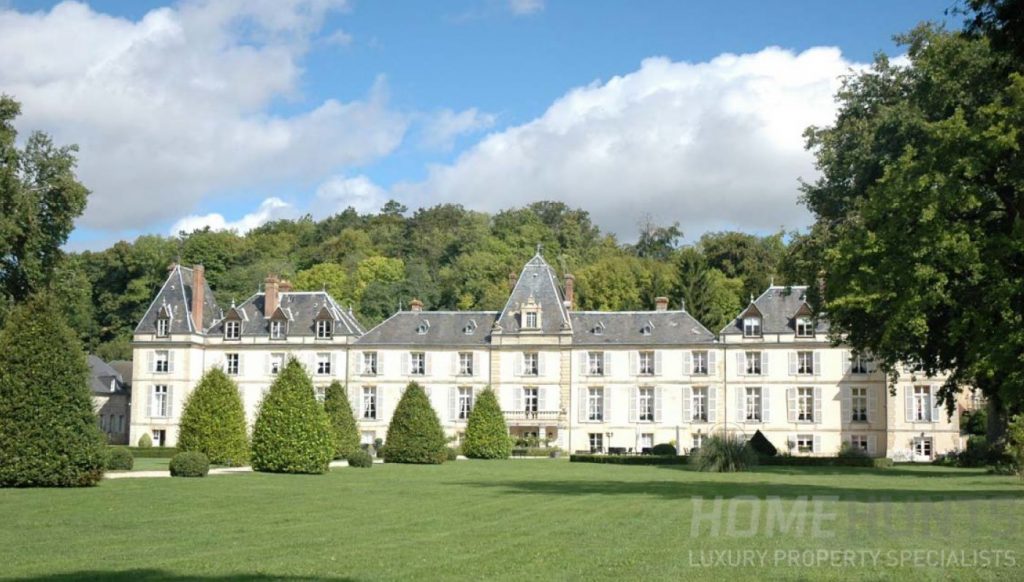 buy a luxury chateau in Paris
