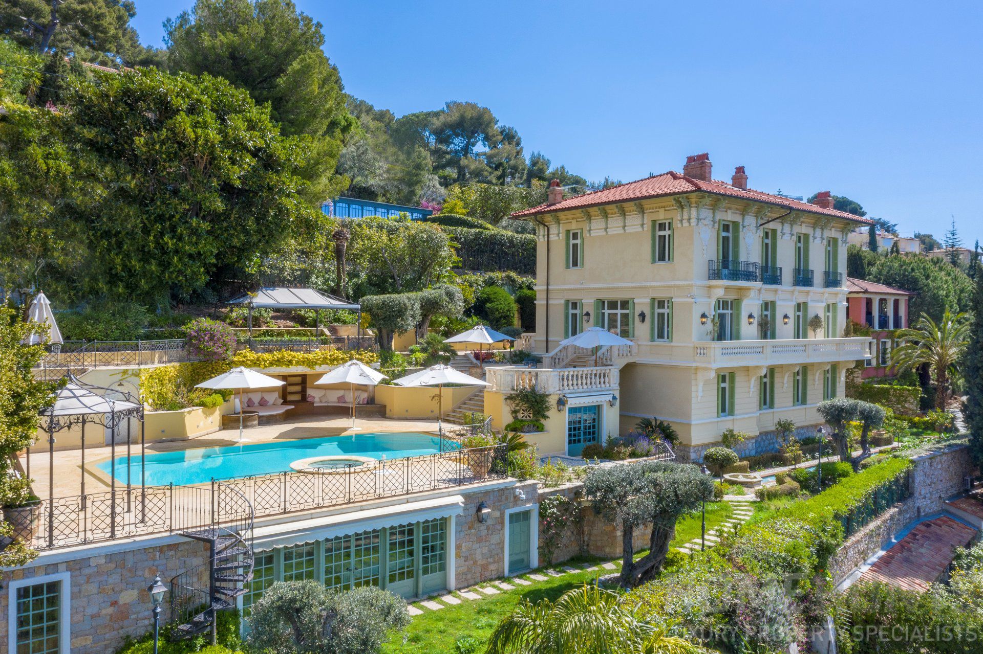 Take a peek inside these super luxury villas on the French Riviera