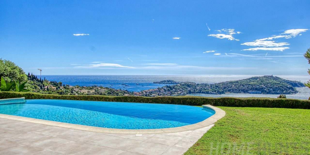 A stroke of genius – 7 elegant swimming pools that you can buy in France