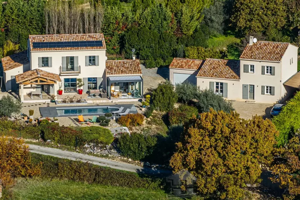 buy a holiday home in Provence 