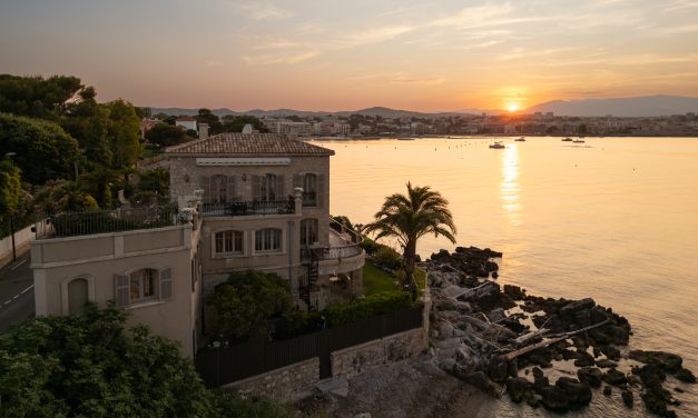 Super Prime Property: True Waterfront Living on the French Riviera